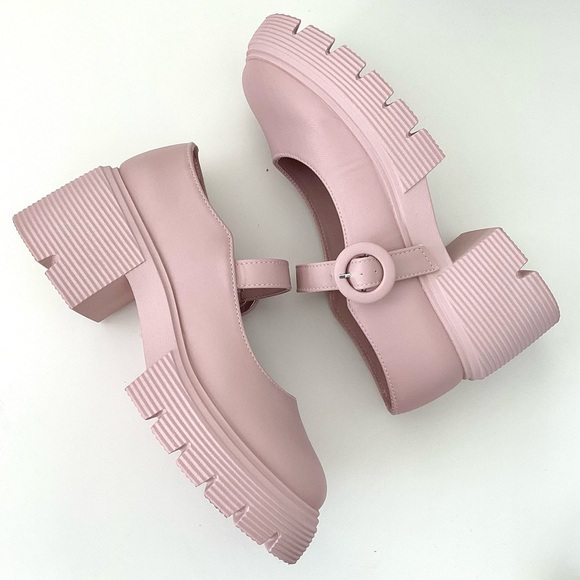 \Journee Collection\ NWT Zarynn Chunky Mary Jane Shoe - Picture 1 of 14